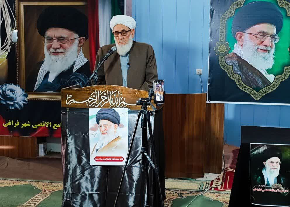  مراسم بزرگداشت شهادت قائد امت با حضور آخوند صفری، آخوند قره باش، علما، مسئولین، نیروهای نظامی و اقشار مردم، در مسجد الاقصی شهر فراغی